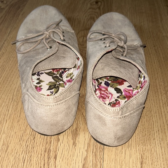 Forever 21 Floral Women’s Shoes - Picture 4 of 7